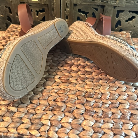 Tory burch pre loved size 8 - Picture 6 of 10